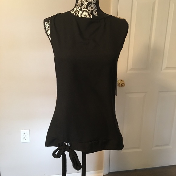 ‼️4 for $25‼️Black sleeveless blouse w bow and tan lace back - Picture 6 of 6